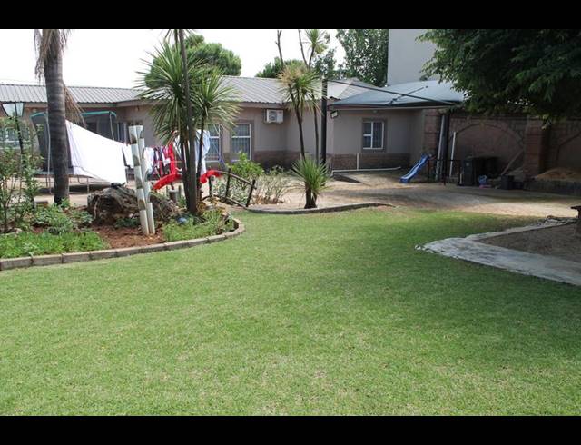 8 BEDROOM HOUSE FOR SALE IN SOUTH KENSINGTON